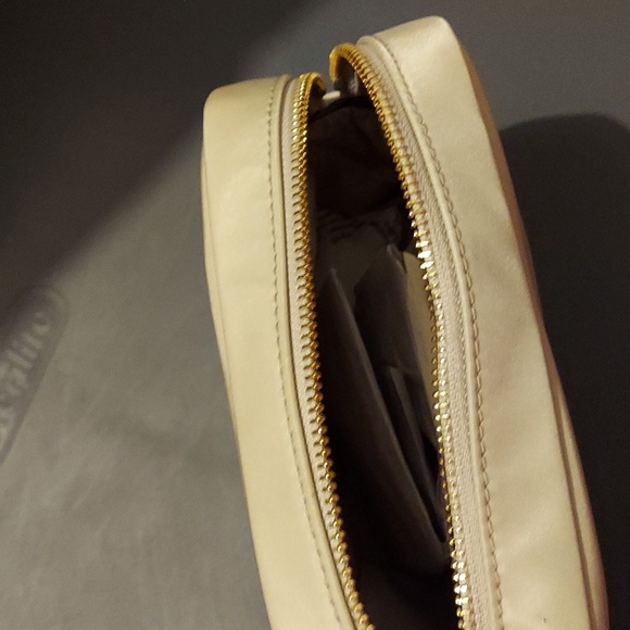 Michael Kors  mini zip nylon travel pounch. - Picture 5 of 8